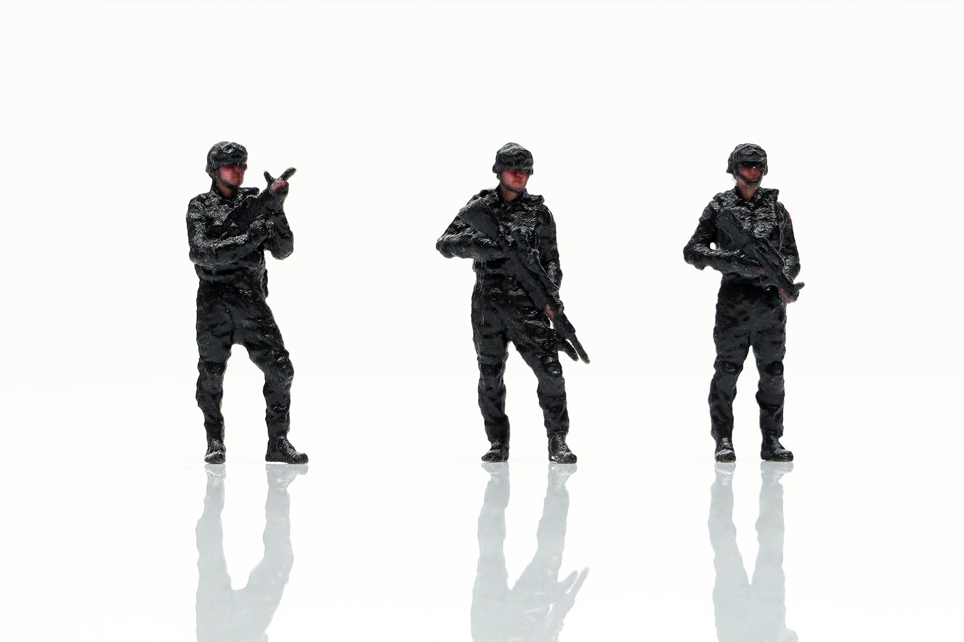 Amazon | 1/64 高精細彩色済フィギュア 中国警察002 3体セット